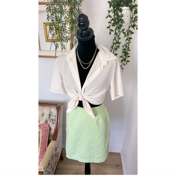 3/20$● VINTAGE FLORAL GREEN & BLUE SKORT • M - Picture 3 of 5